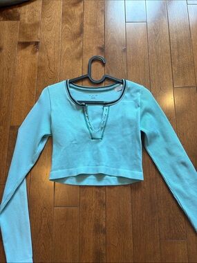 Urban Outfitters Aqua Ribbed V-Notch Long-Sleeve Crop Top
